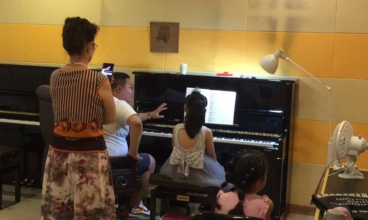 青岛朗宁钢琴培训基地